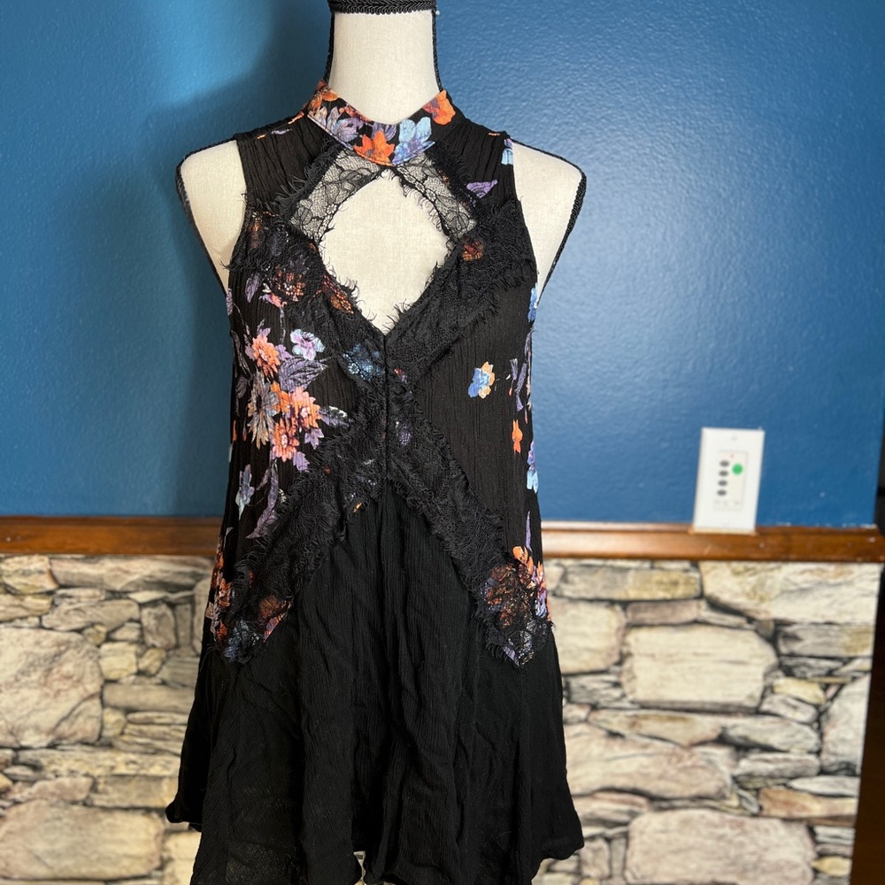 XS Daytrip Floral Lace Halter Tank